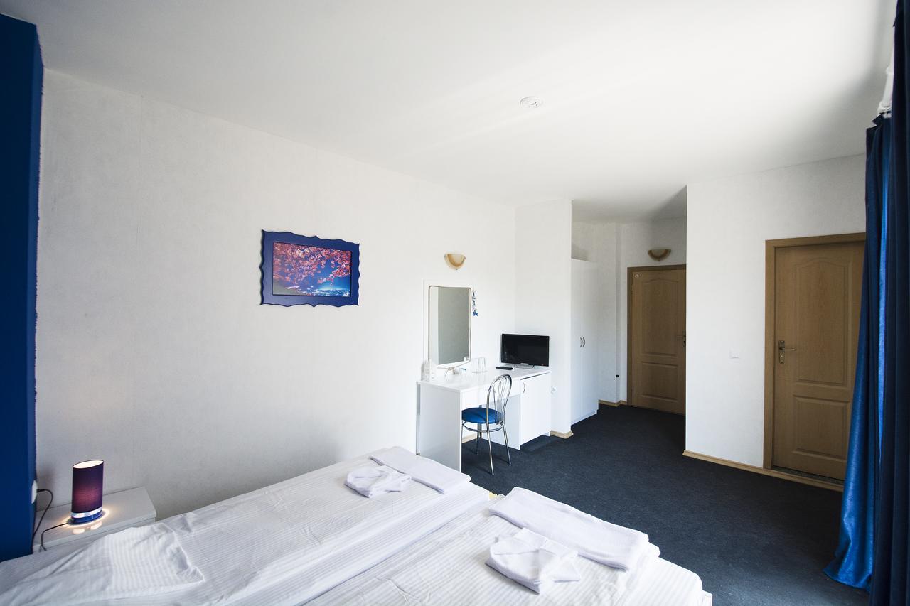 Family Hotel Four Seasons Zarewo Exterior foto